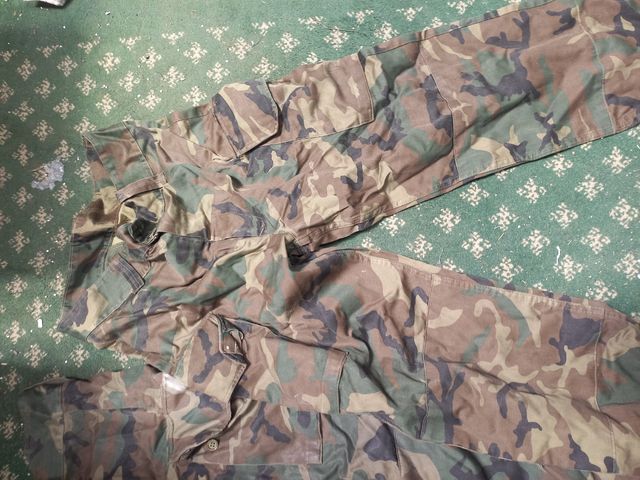 Traje militar usado + bolsa