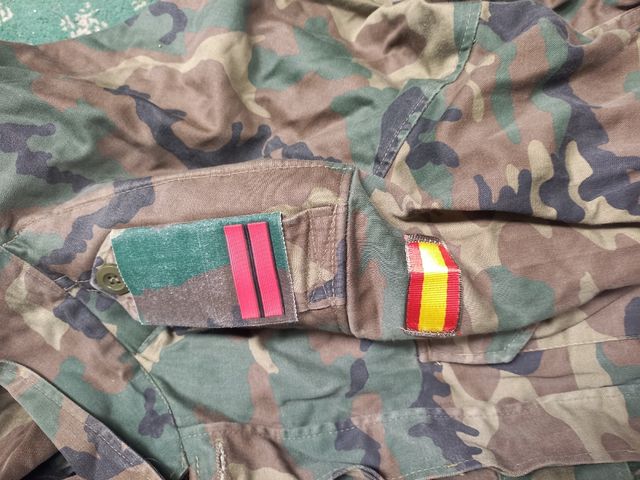 Traje militar usado + bolsa