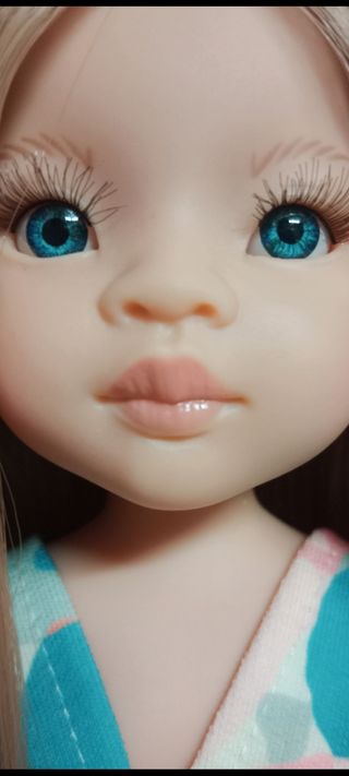 Muñeca Paola Reina vestida y calzada,nueva