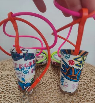 Sandalias de verano con tiras de colores 