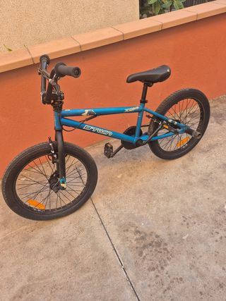 Bici BMX B'Twin X-Up azul