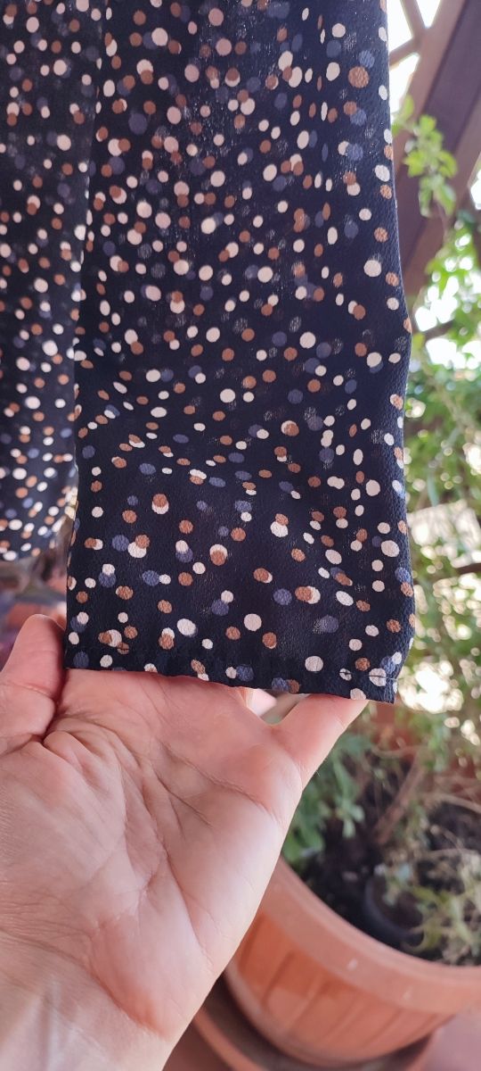 Blusa blu notte a pois multicolori