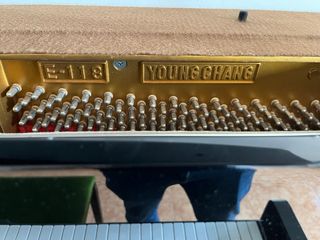 Piano Vertical Young Chang E118