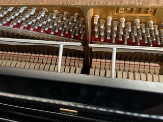 Piano Vertical Young Chang E118