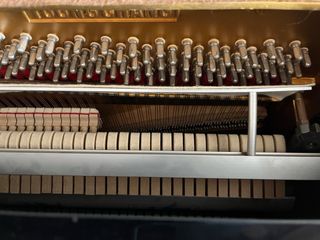 Piano Vertical Young Chang E118