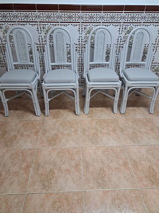 Muebles modulares salón cuatro Sillas  mesa