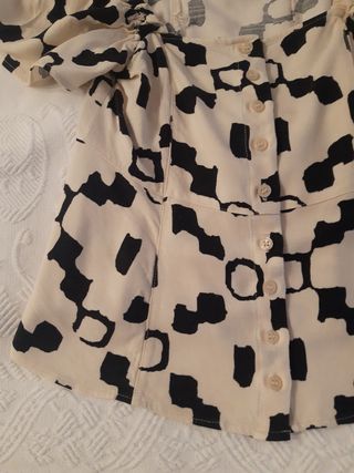 Blusa HM estampada beige-negro