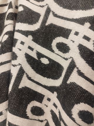 Capa lana blanco y negro. Nueva.