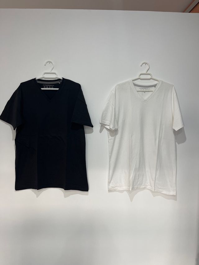 Lote de 2 Camisetas Easy Wear: Negra y Blanca