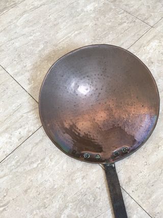 Sartén cobre antigua con mango hierro