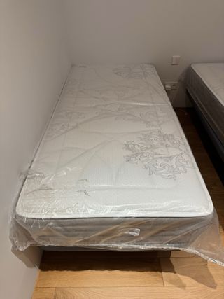 2 Colchones y somieres 90cm NUEVOS