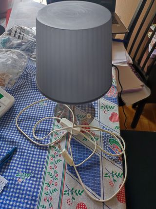 Lampara mesita Ikea gris