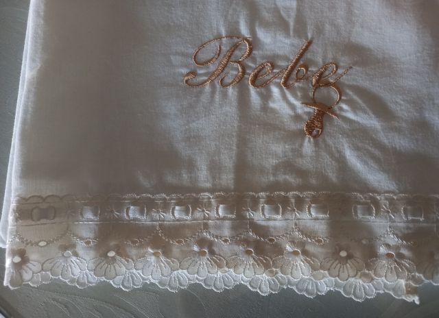 2 sábanas mini cuna Bordadas Bebé Nuevas!