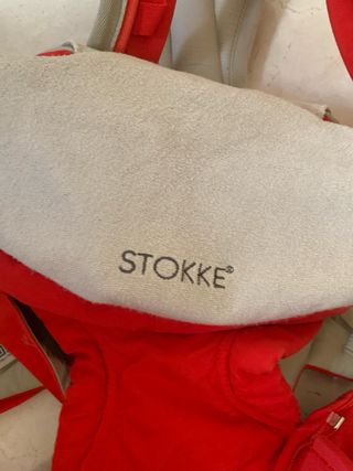 Mochila portabebés Stokke roja