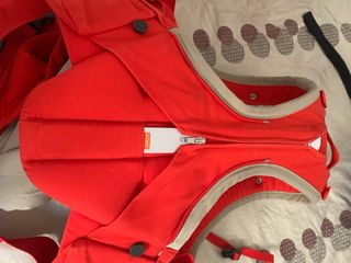 Mochila portabebés Stokke roja