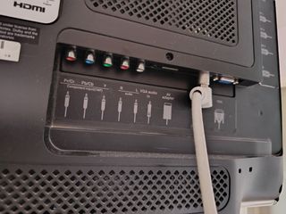 TV Thomson 32" negra