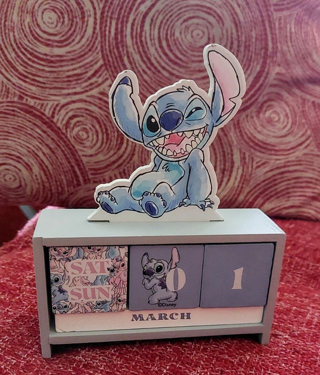 Calendario de madera Stitch