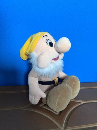 Peluche Sneezy (Enanito mocoso)