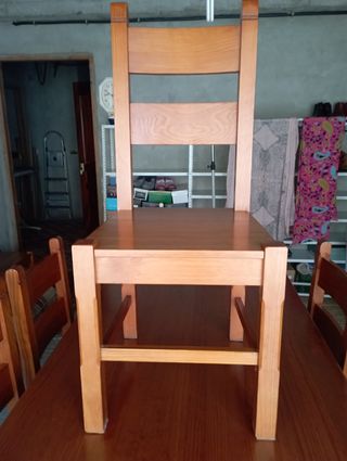 Mesa y sillas fabricada por ebanista artesano