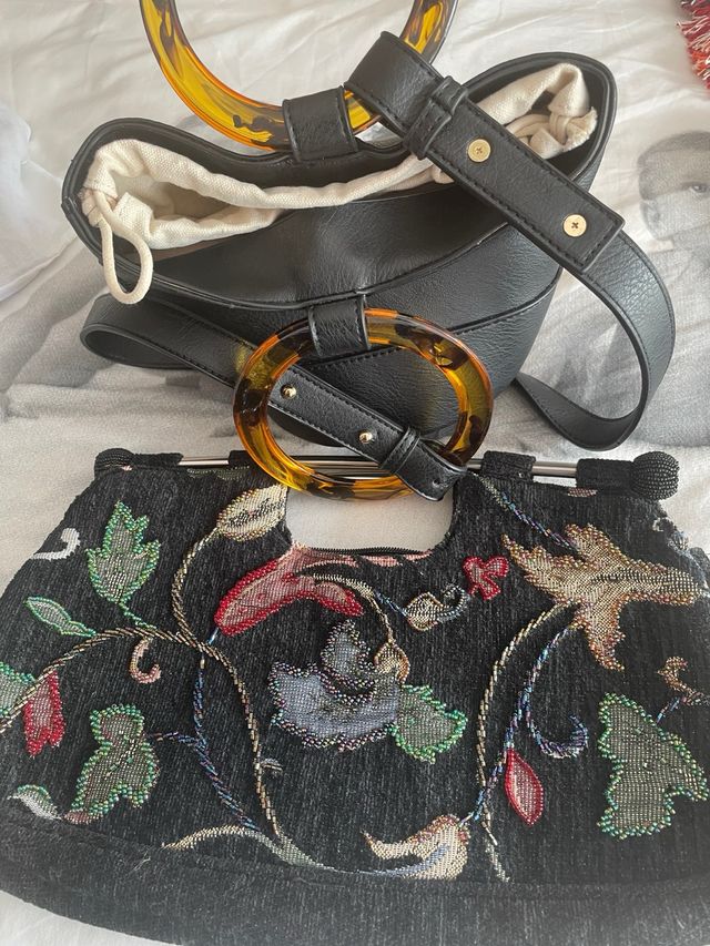 2 bolsos: negro y marrón