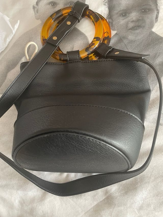 2 bolsos: negro y marrón