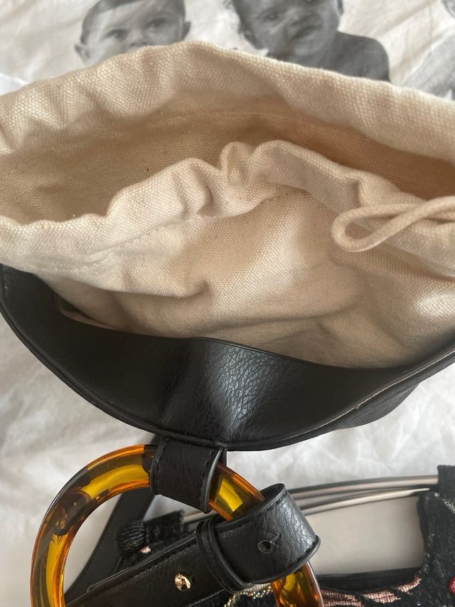 2 bolsos: negro y marrón