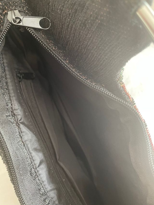 2 bolsos: negro y marrón