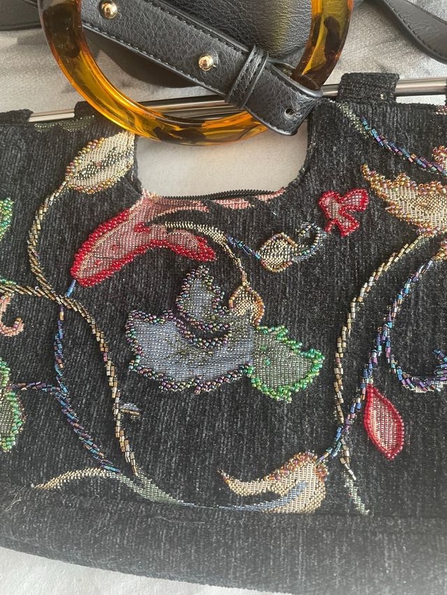 2 bolsos: negro y marrón