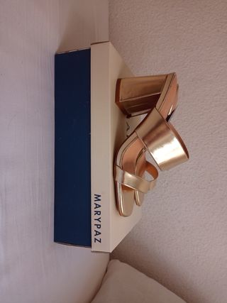 Sandalias MARYPAZ doradas