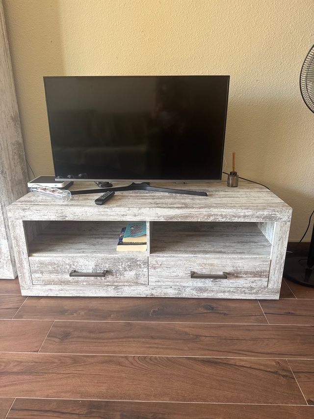 Mueble TV blanco decapé