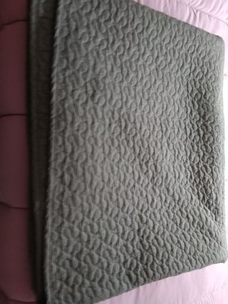 Colcha cama gris algodón 150.Alina de Ikea.