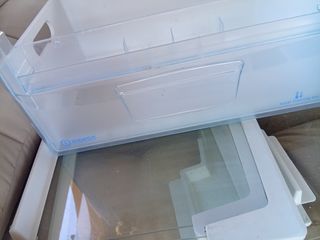 Estantes nevera cristal y cajones
