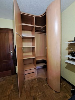 Armadio ad angolo per bambini in legno di ciliegio