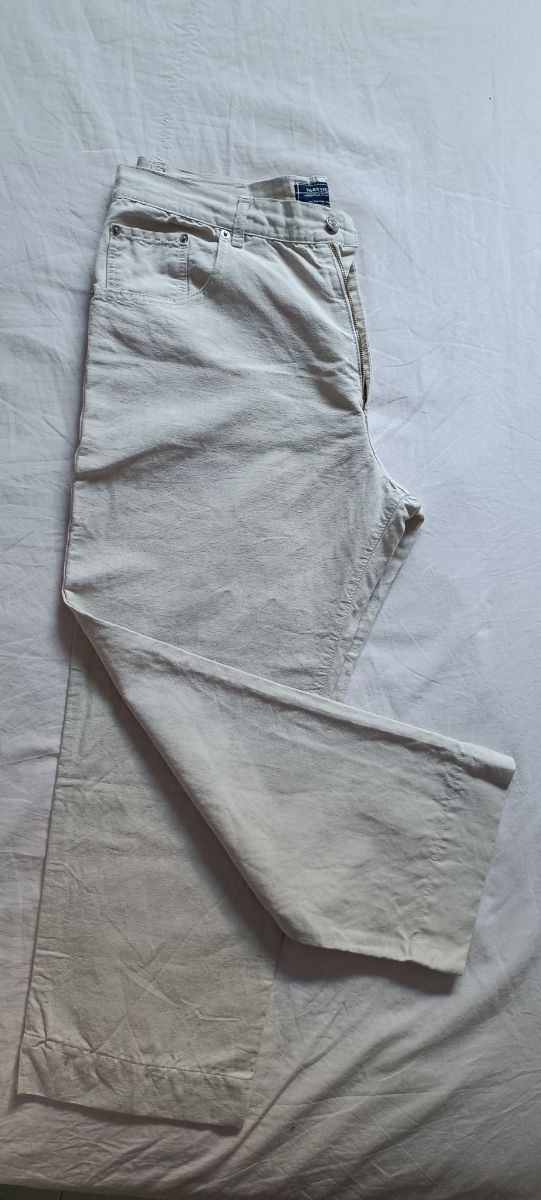 Pantalones Mathew's beige, pata ancha