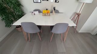 Mesa comedor blanca - 4 sillas URGE