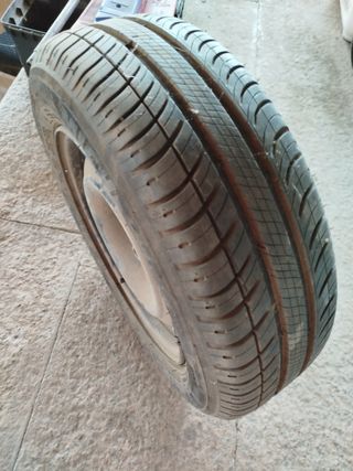 Neumático 175 65 r14 Michelin con llanta