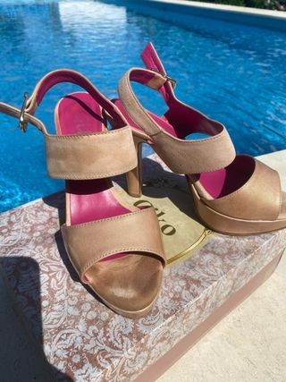 Sandalias Giko tacón beige/rosa nº38