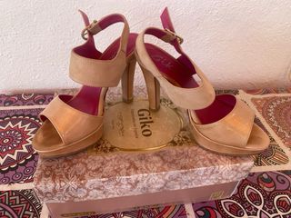Sandalias Giko tacón beige/rosa nº38