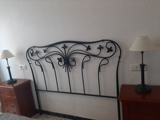 Lote cabecero forja matrimonio, mesitas noche, lám