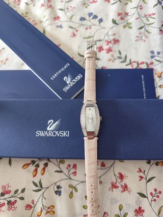 Reloj Swarovski beige y plata