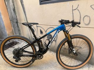Bicicleta Berria Mako - MTB carbono