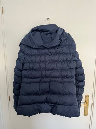 Chaqueta acolchada Moncler azul precio negociable