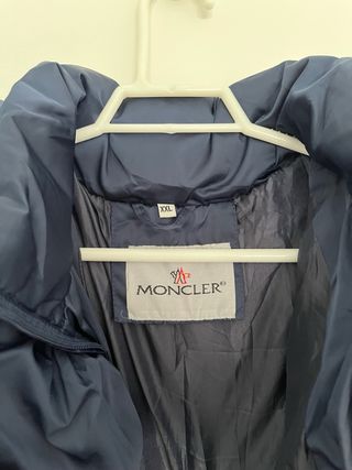 Chaqueta acolchada Moncler azul precio negociable