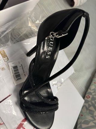 Sandalias Guess negras tacón alto