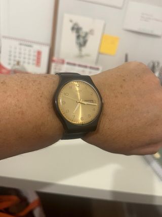 Swatch Reloj dorado y negro