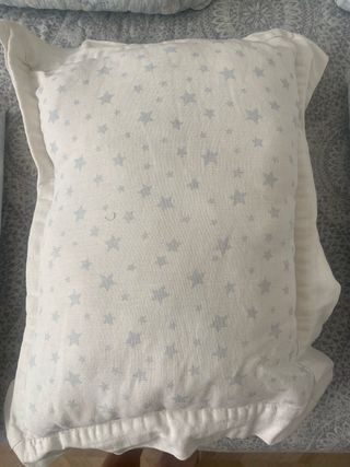 Edredón, cortinas y cojines estrellas azul celeste