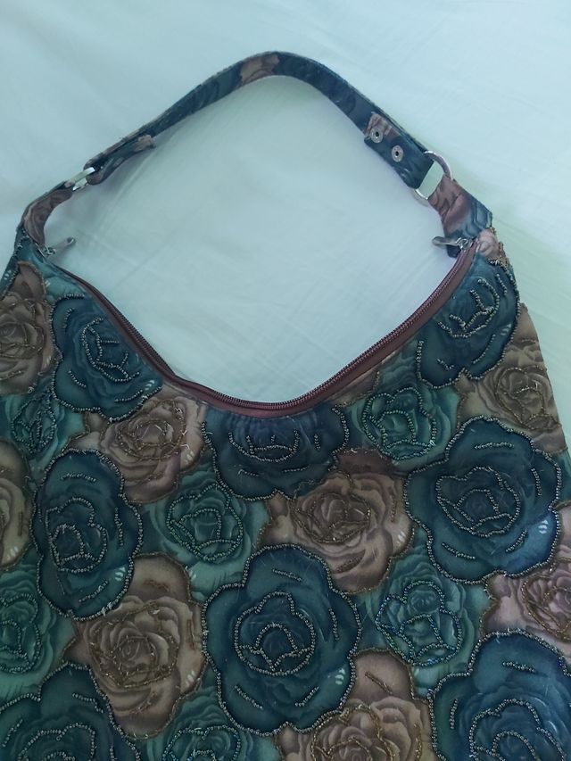 Bolso bandolera flores-marrónes y verdes.