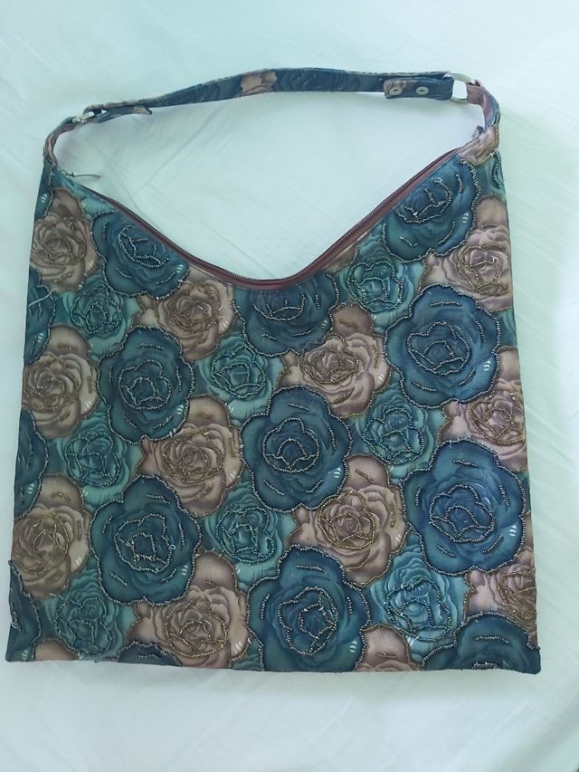 Bolso bandolera flores-marrónes y verdes.