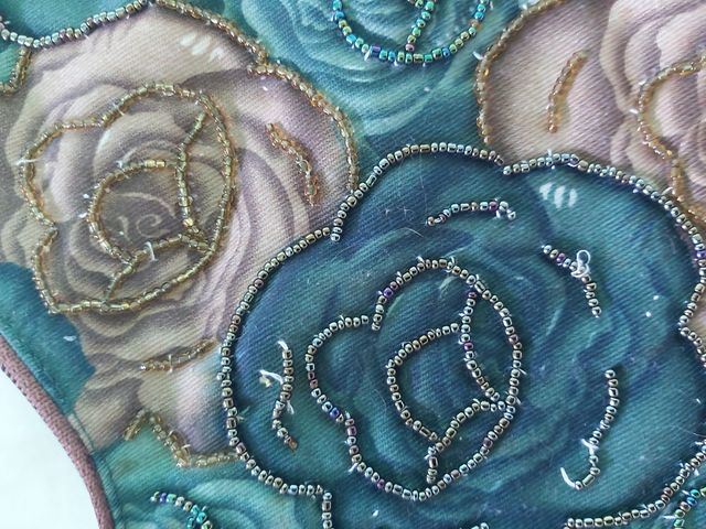 Bolso bandolera flores-marrónes y verdes.