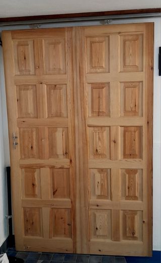 Puertas madera maciza